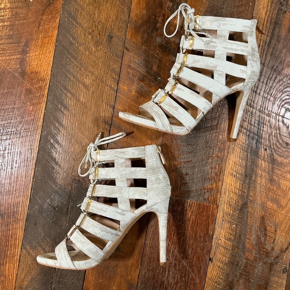 Vince Camuto Freshi Cream Snake Embossed Sandals Size 10 - Picture 1 of 9